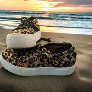 Steve Madden Womens Size 9.5 Emmi Leopard Platform Lace Up Sneakers Low Top